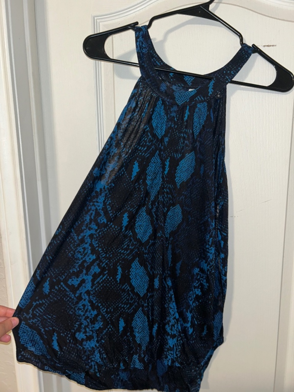 🖤💙 Express Snake Print Halter Tank Top – Blue/Black Size Medium 💙🖤